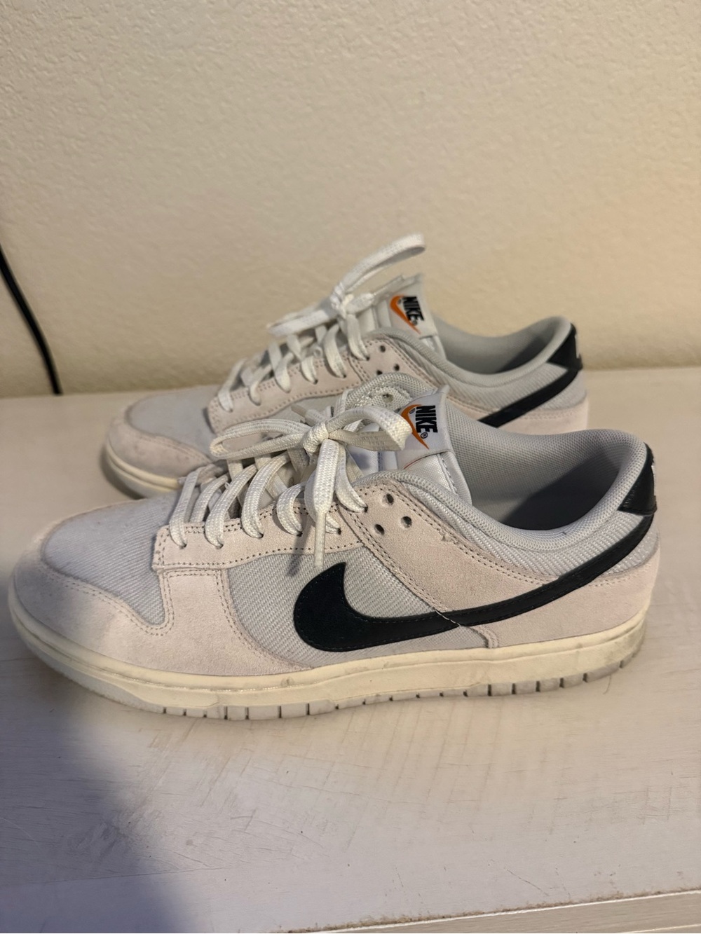 Nike Low-Top Sneakers in White with Black Swoosh